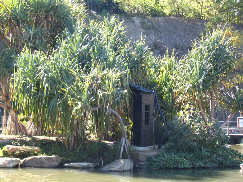 2000-Crocheted-Doily-Roma-St-Parklands-Bronze-View-of-Pandanus-Point-