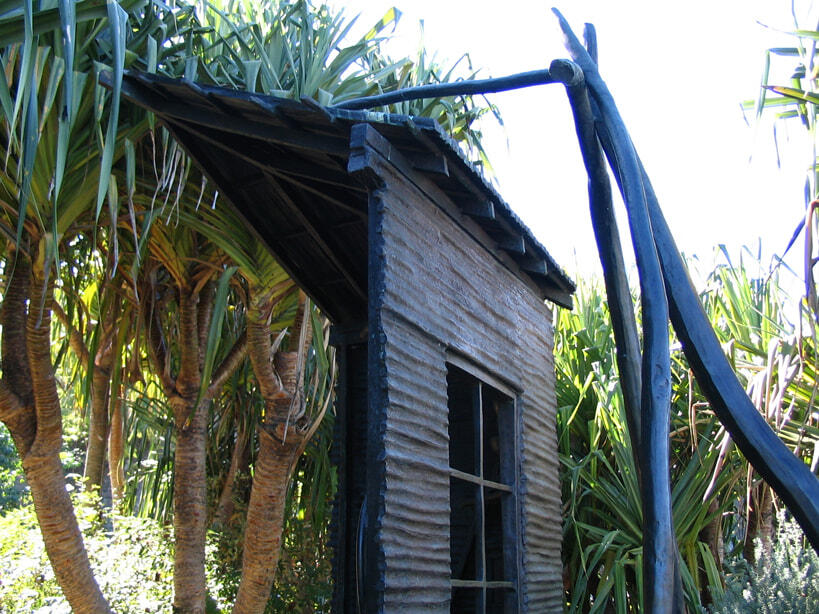 2000-Crocheted-Doily-Roma-St-Parklands-Bronze-Exterior-View